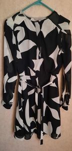 LIKE NEW! H&M size XS black and white long sleeve dress